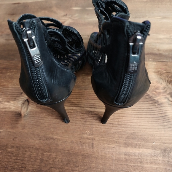 ***SOLD***Vince Camuto Fontanela Women Gladiator High Heels Black Leather Sz 8 - Picture 6 of 10